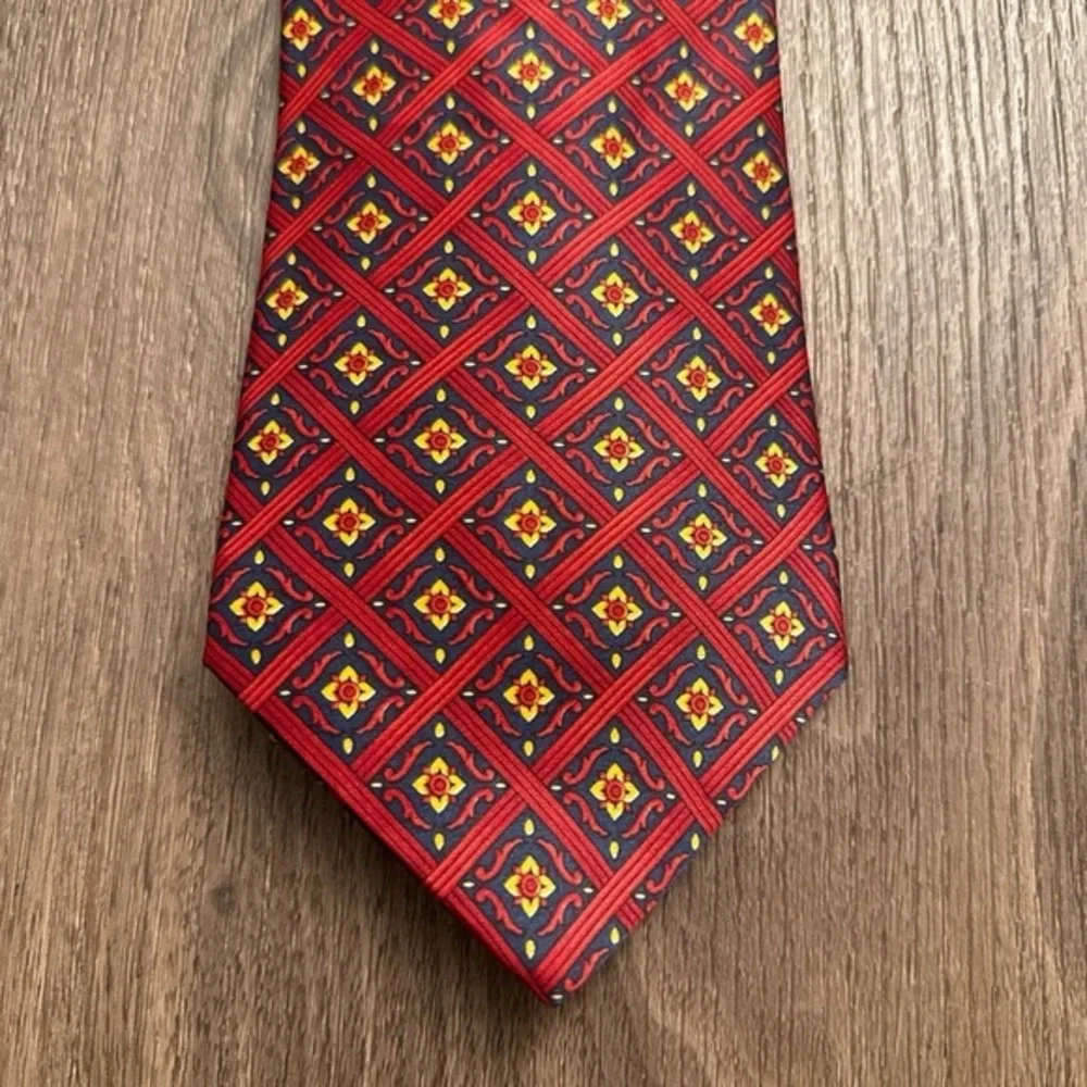 Vintage Courreges homme paris Elegant Red Patterned Men's Tie